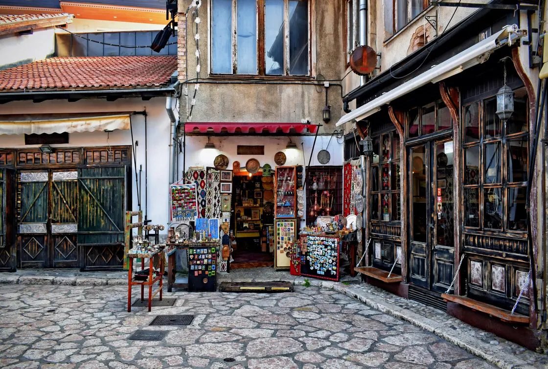 A coppersmith and souvenir shop on the cobbled Kazandžiluk street in Baščaršija, hung with copper trays, pots and engraved plates
