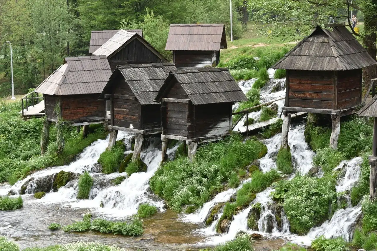 Wooden Mlinčići watermills straddling the channels between the two Pliva lakes