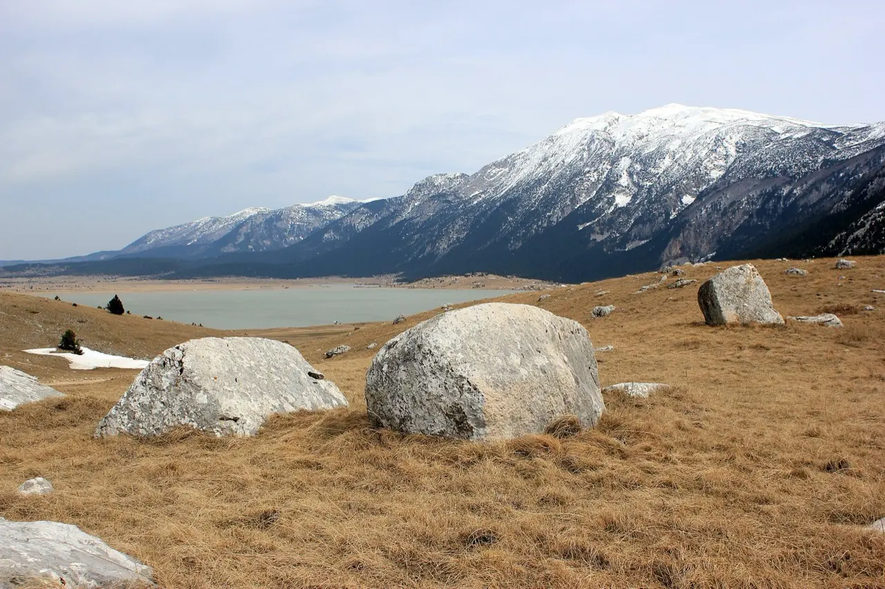 Shallow Blidinje Lake filling the Dugo Polje basin with Čvrsnica slopes rising behind