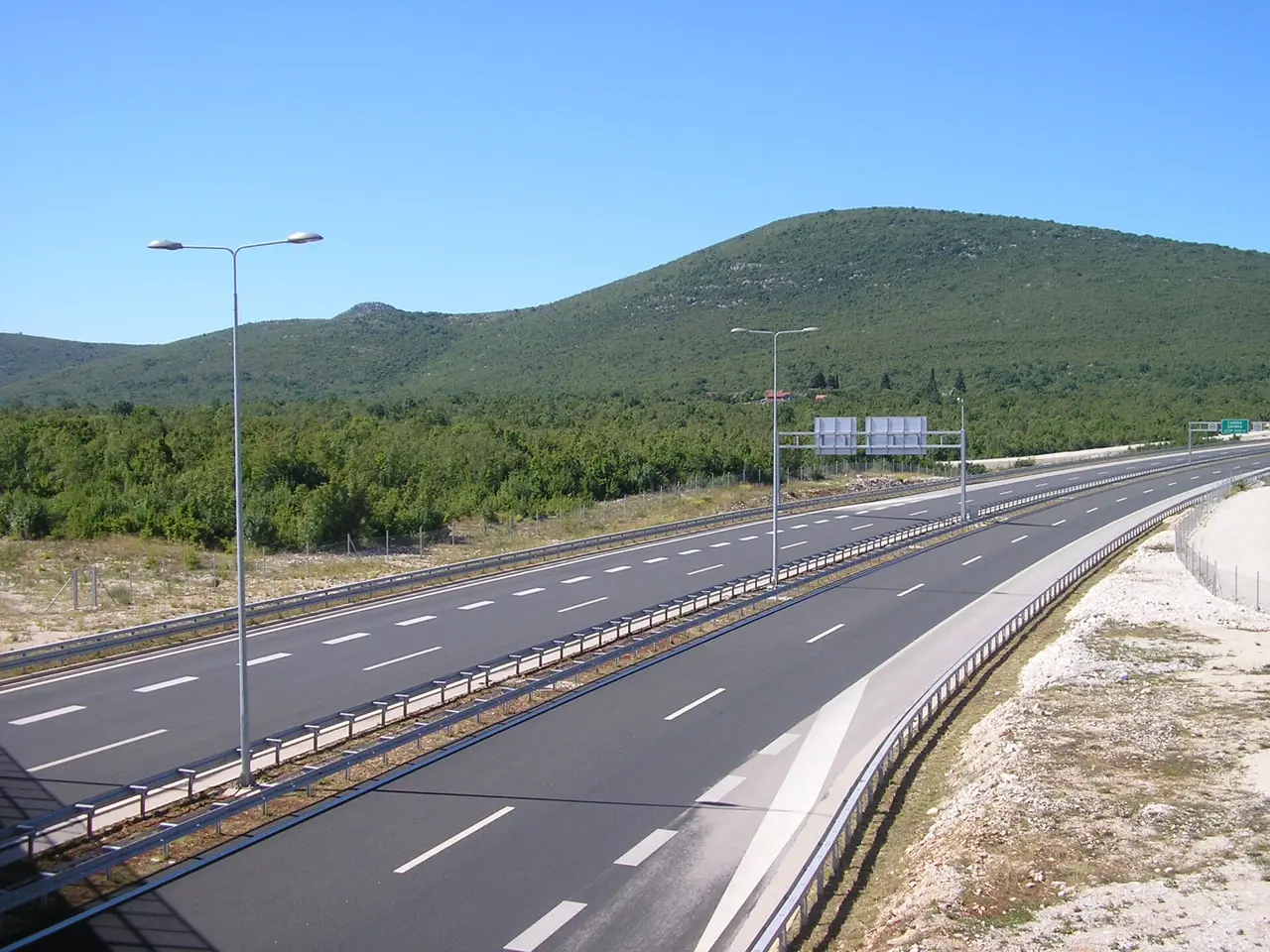 The empty A1 motorway running through green hills toward the Bijaca / Nova Sela crossing on the Split side, the fastest way in