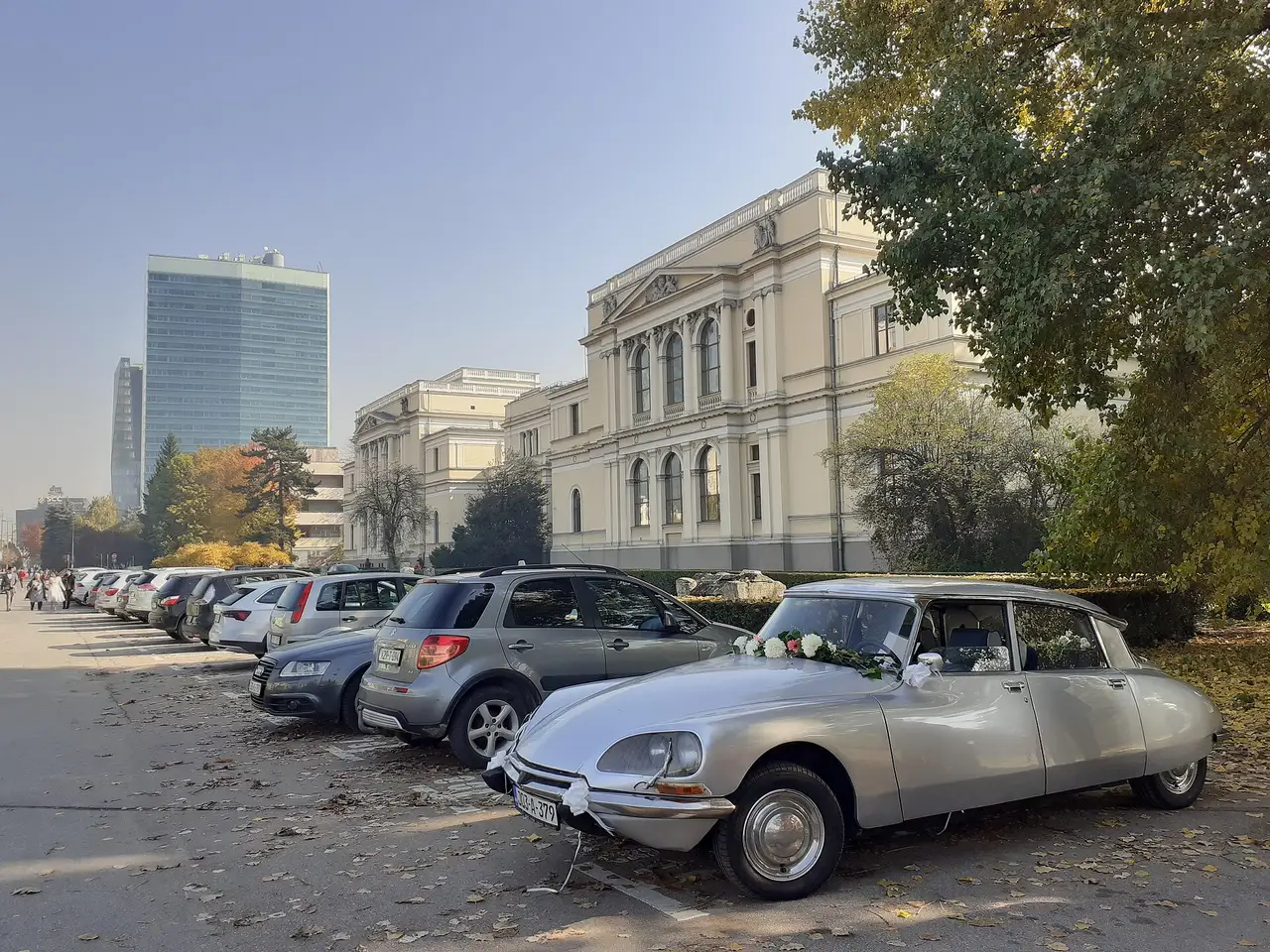 The grand Austro-Hungarian building of the National Museum of Bosnia and Herzegovina with a vintage Citroën parked outside