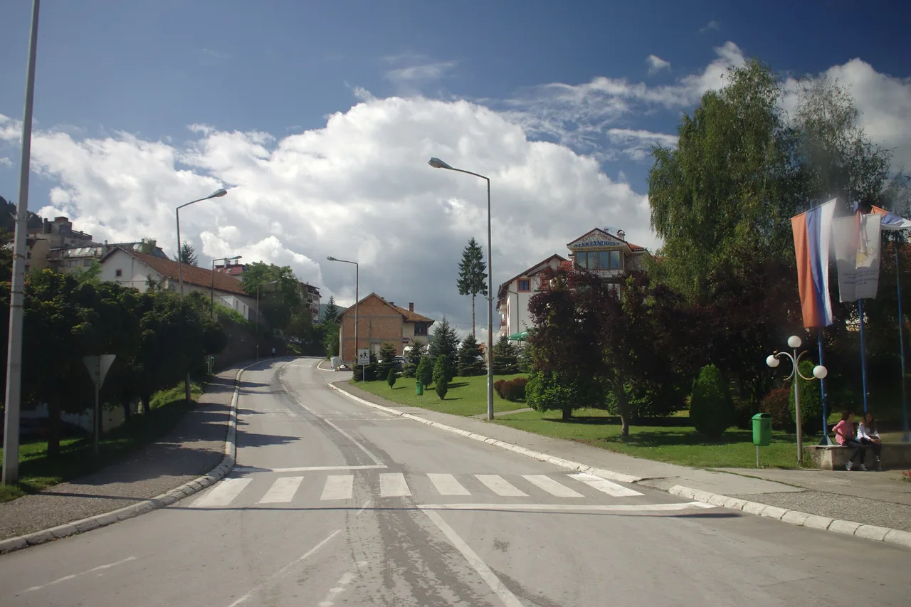 A street and road crossing in Foča, the first real town on the inland corridor south from East Sarajevo toward Trebinje