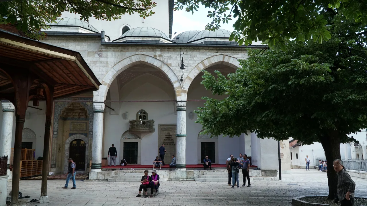 The domed Gazi Husrev-beg Mosque and its minaret in Sarajevo under a clear sky