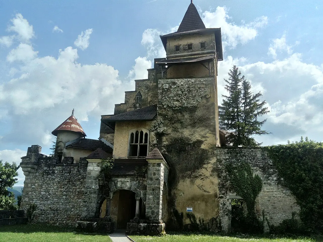 The stone walls and towers of Ostrožac castle above the Una valley, part medieval and part 19th-century