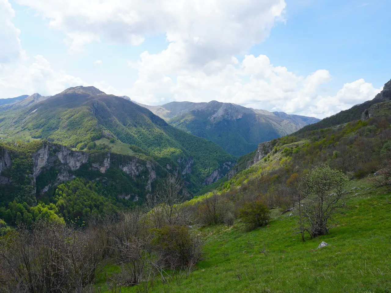 Green Rakitnica canyon walls seen from the Umoljani side, the approach used for the Lukomir day hike